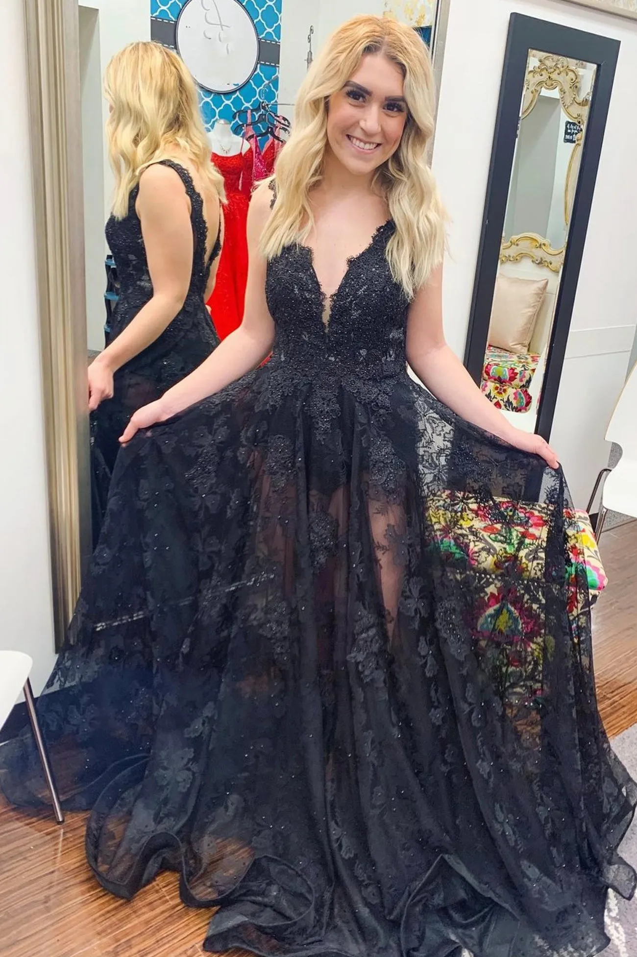 Black V-Neck Tulle Lace Long Prom Dress